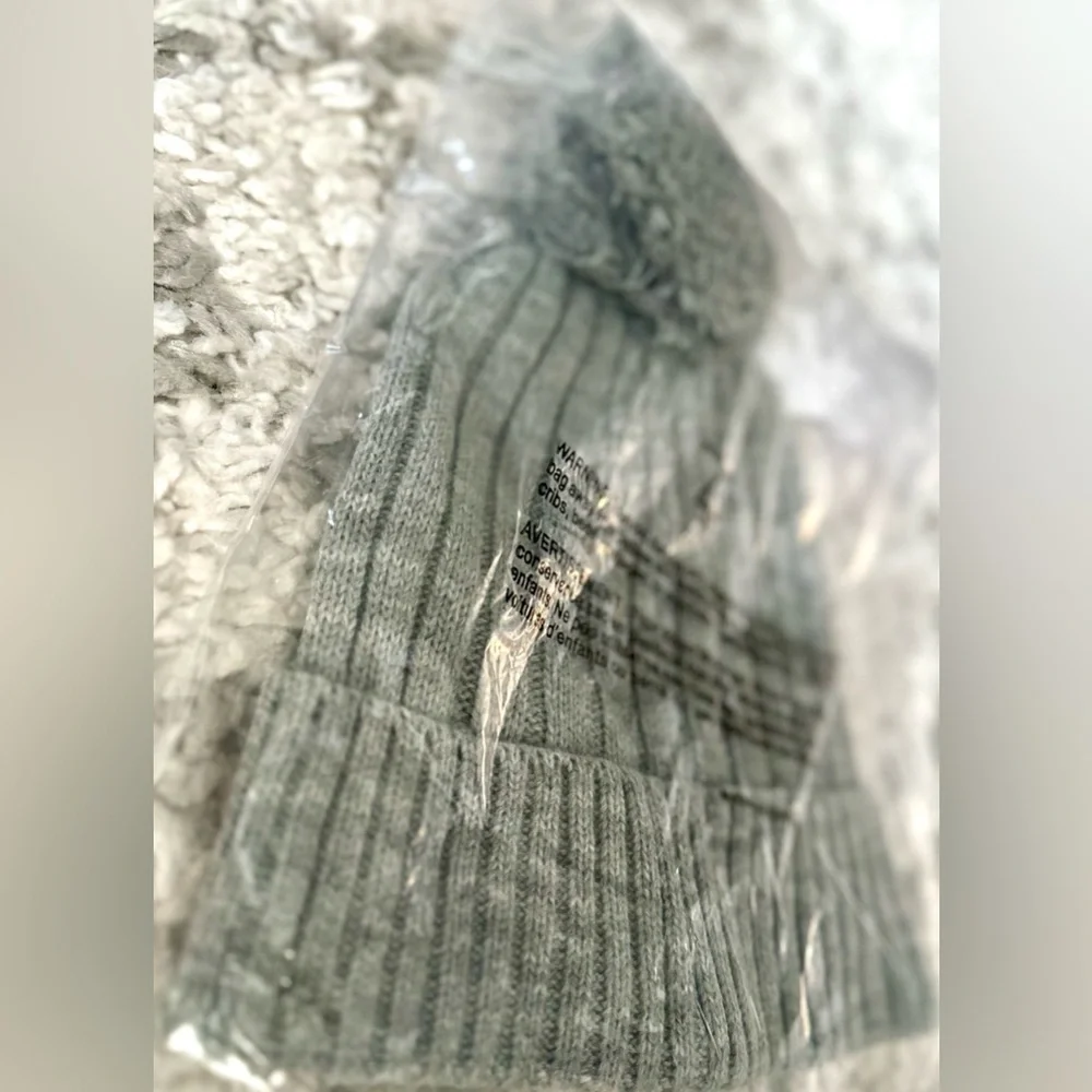 🎸MICHAEL KORS🎸🔥NWT🔥GRAY RIBBED KNIT BEANIE HAT WITH POM